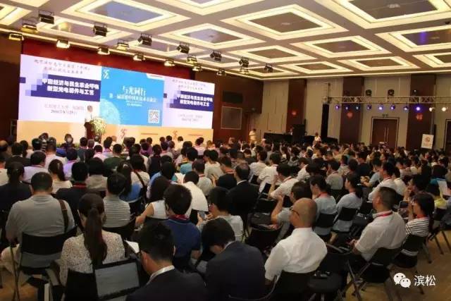 科技革新引领职场新风尚