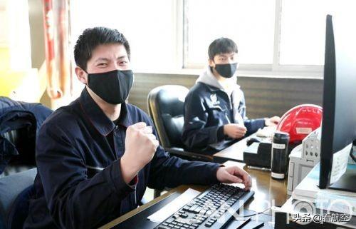 航空梦与小巷特色小店的隐秘故事