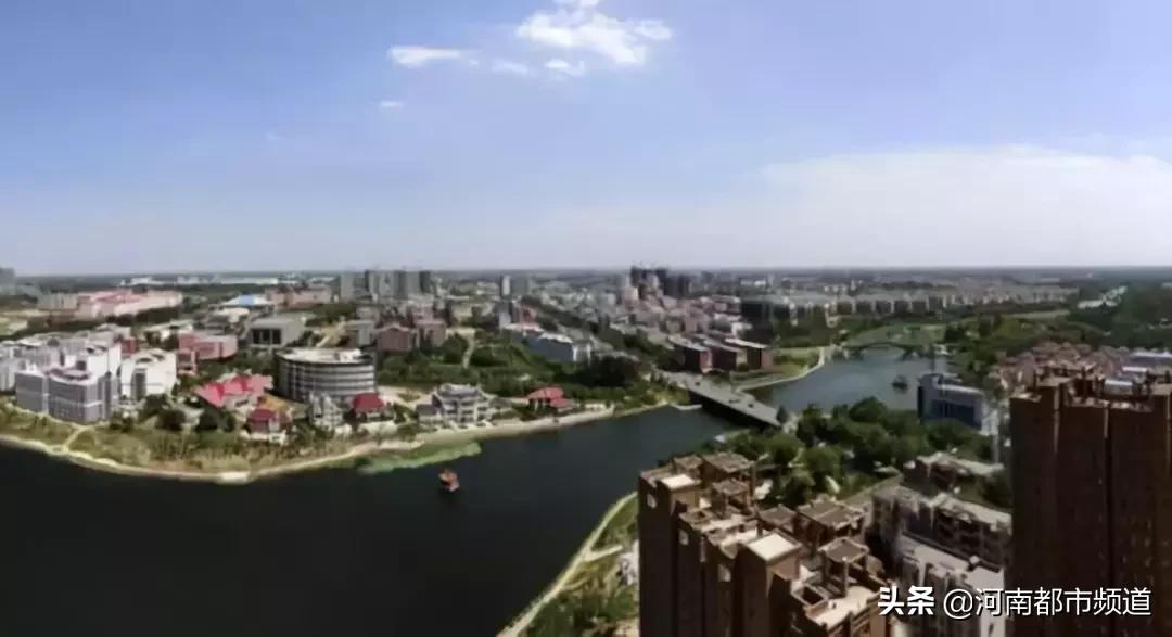 家的温馨与友情的桥梁（或可简化为“温馨家园”或“友情桥梁”）