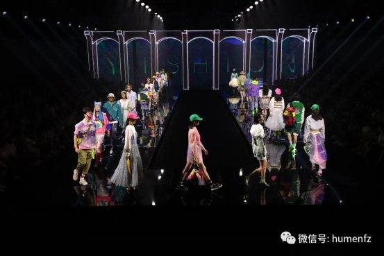 时尚潮流风向标，带你领略最新潮流篇章！