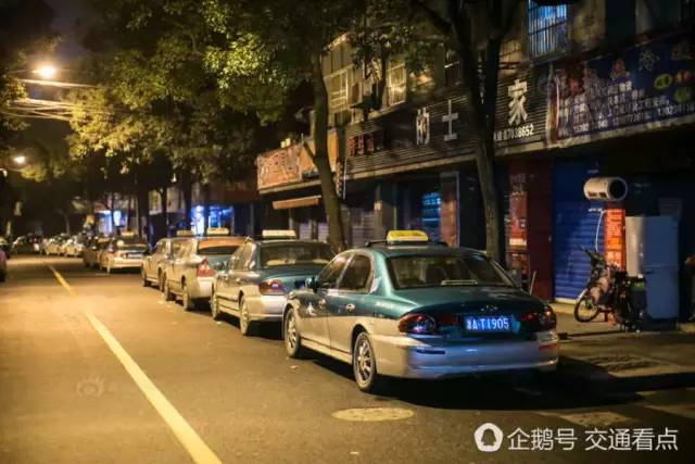 温馨生活的夜晚篇章